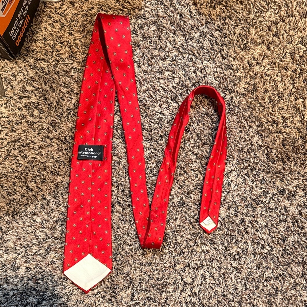 Club International Red Men's Silk Tie with Pattern